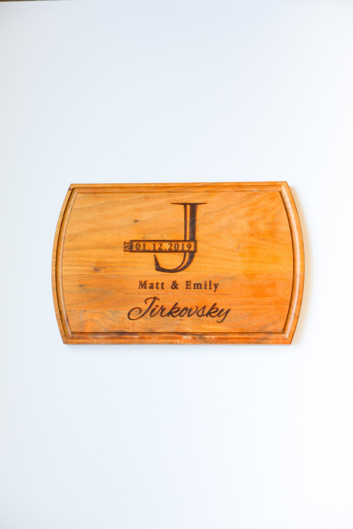 Classic Carved Cutting Board-zoom-1